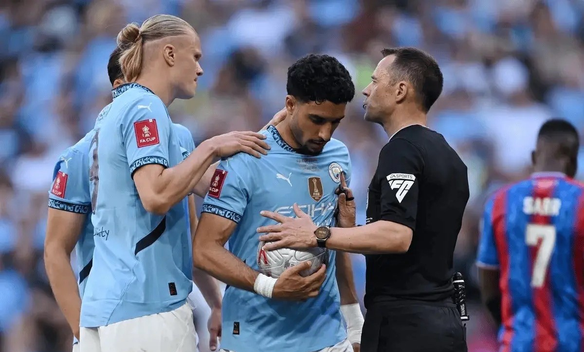 九游ag网页版直接进入关于足总杯赛程吃紧；西汉姆转会期战术微调；赛场秩序良好；临场指挥获称赞的信息