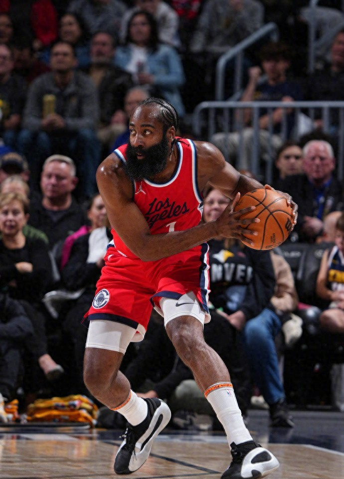 关于赛后布鲁克林篮网遗憾出局：NBA常规赛节点到来，媒体盛赞，赛季目标并未改变的信息