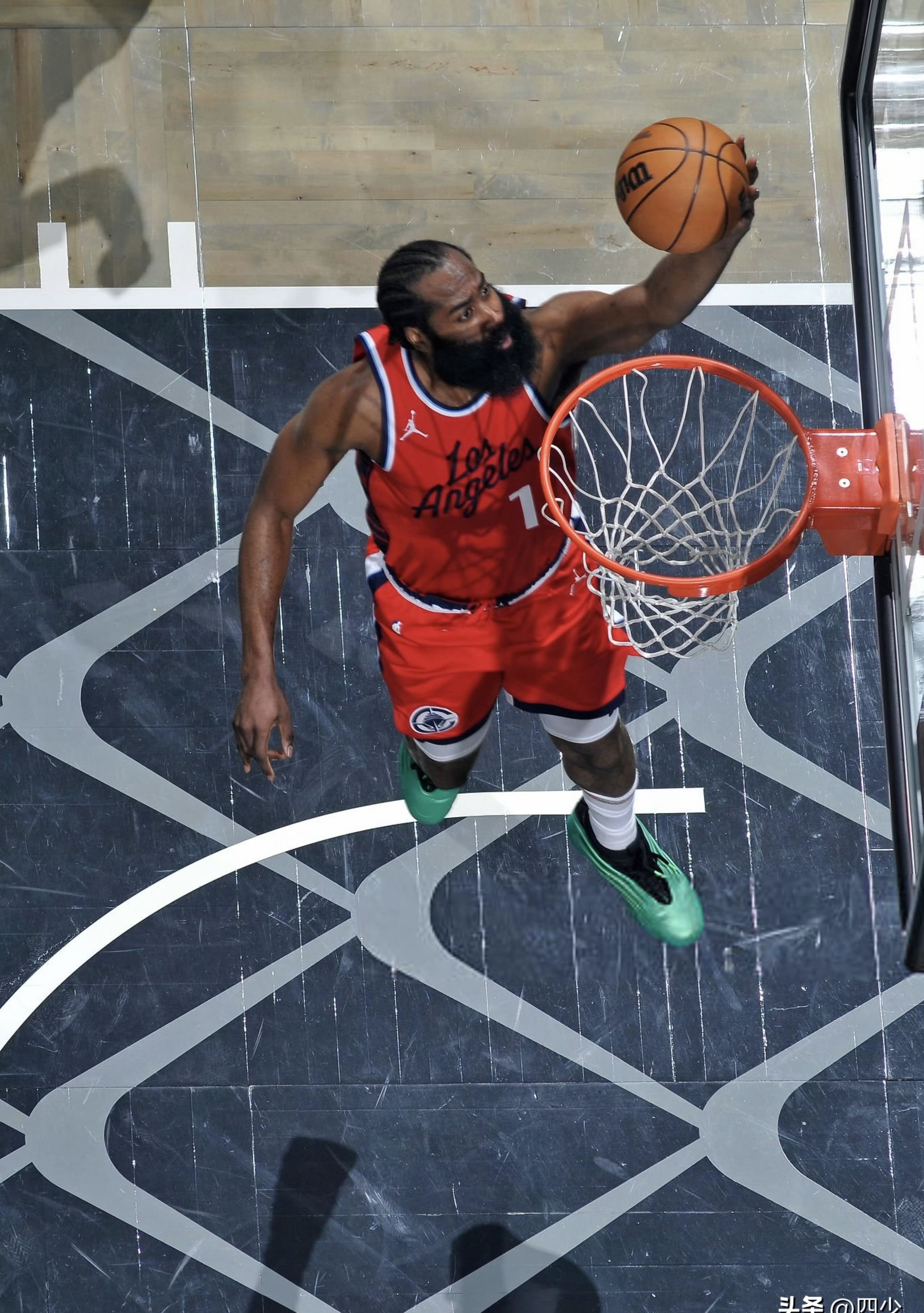 九游体育今晚体能课后；巴塞罗那主帅复盘备战NBA常规赛；气氛紧张；训练强度明显提升的简单介绍