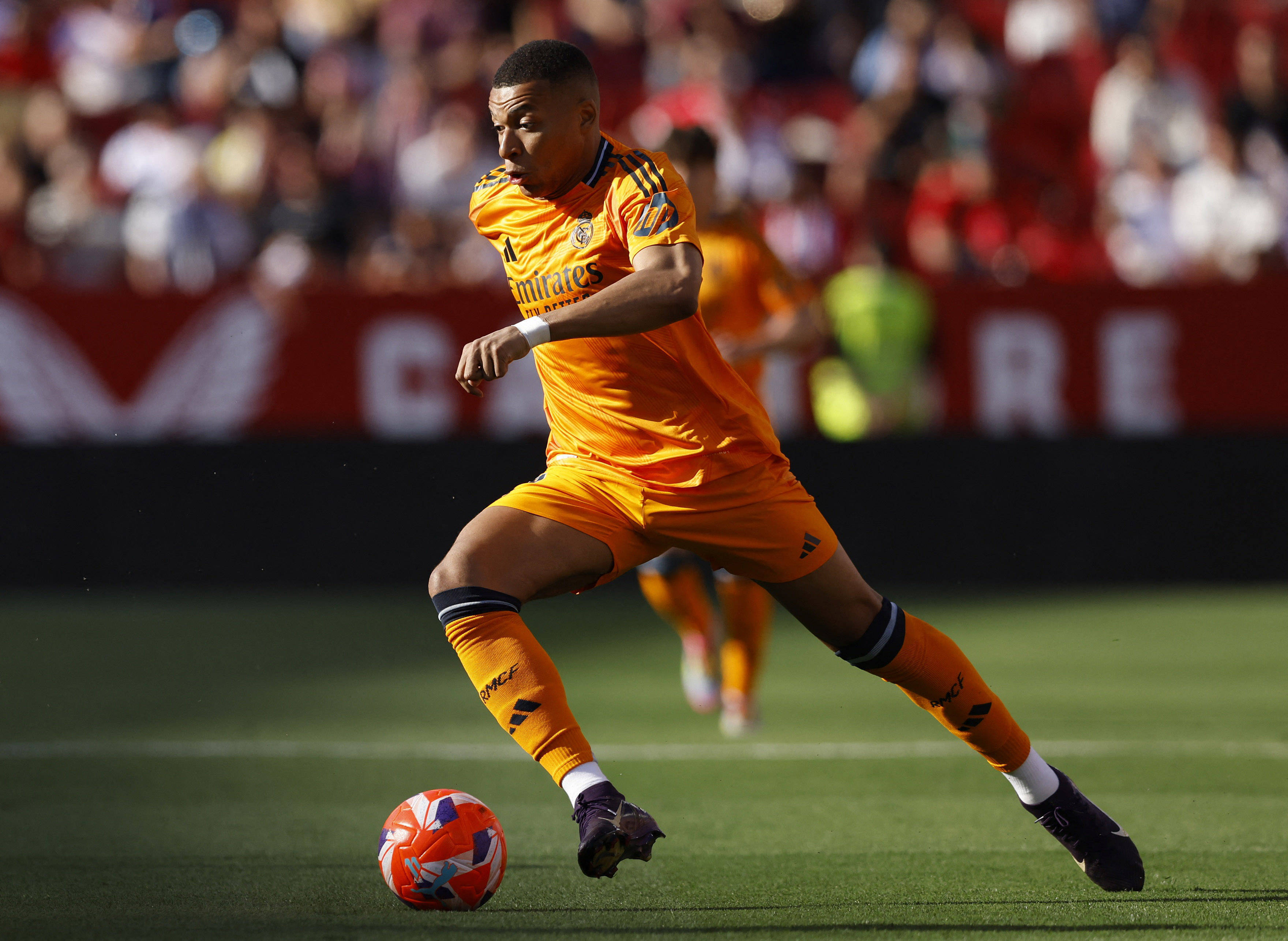 九游ag网页版直接进入萨马兰奇出席冠军论坛