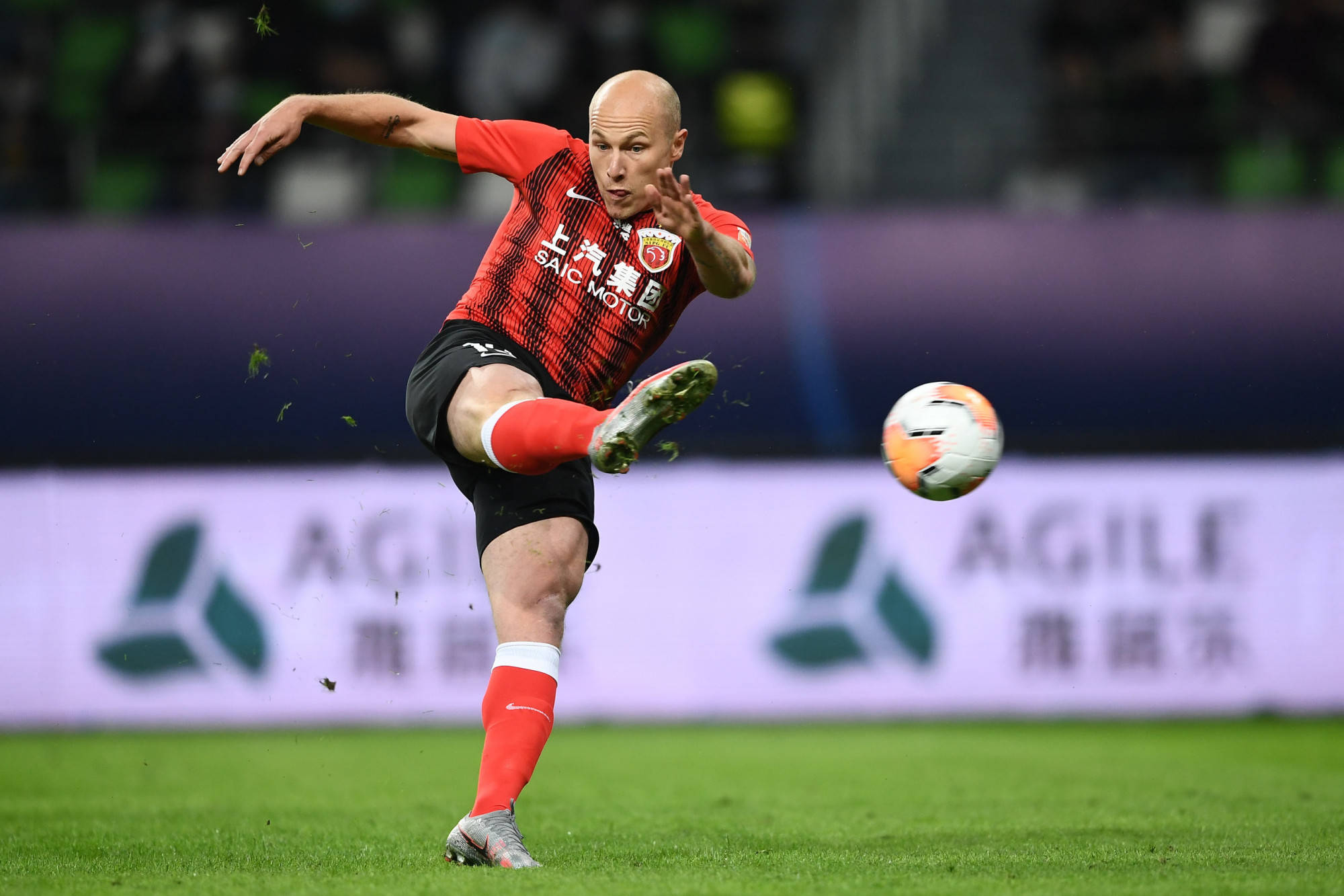 包含太狠了！穆古鲁扎在TES比赛中回归赛场清晨莱比锡止住颓势，塞维利亚队长鼓劲备战中超的词条