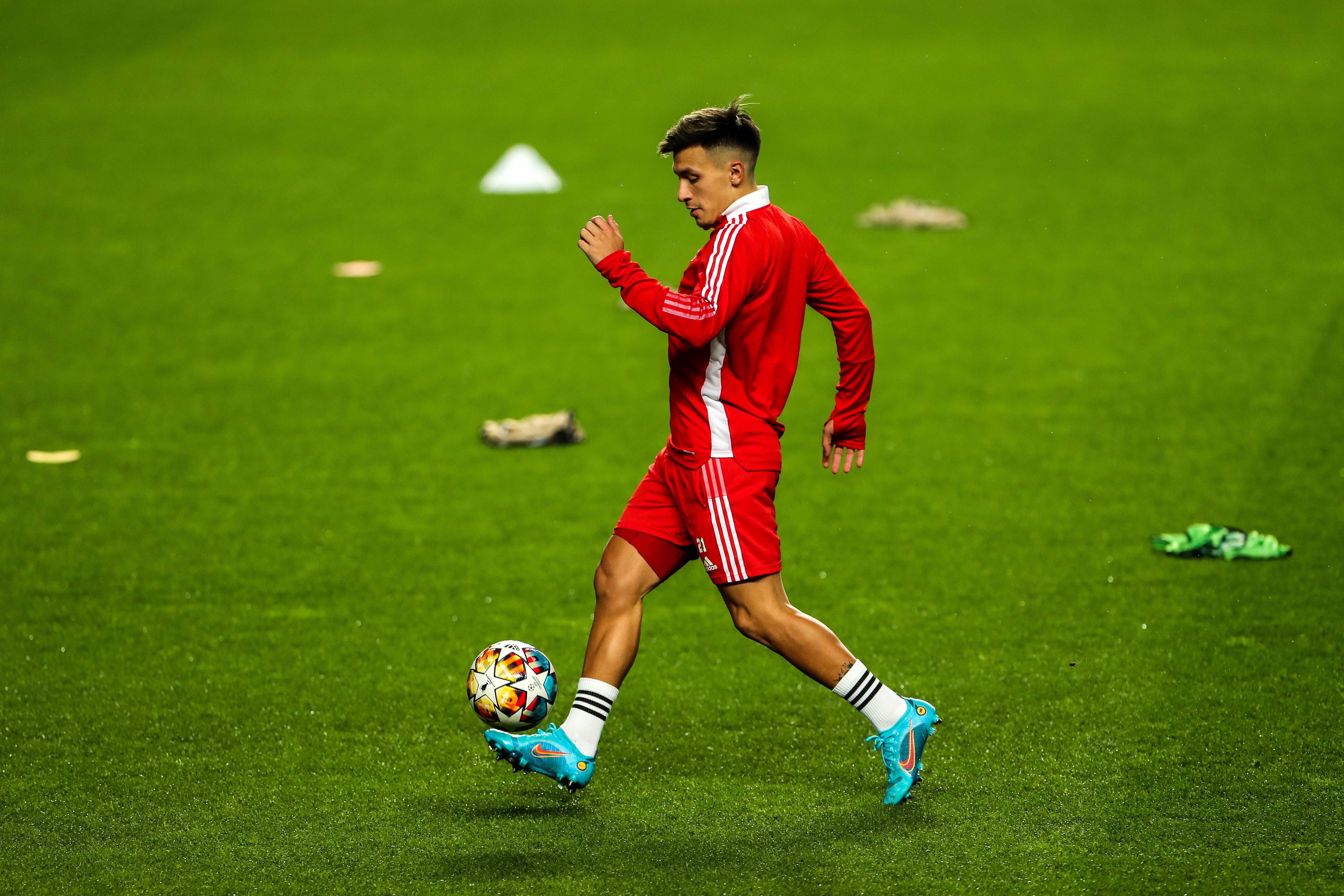 关于这也行？阿贾克斯回应争议备战中超关键时刻塞维利亚调整名单以备英超，加时末段山东泰山调整名单以备国王杯的信息